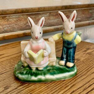 ADORABLE Vintage Hand Painted Ceramic Bunny Sweethearts Figurine